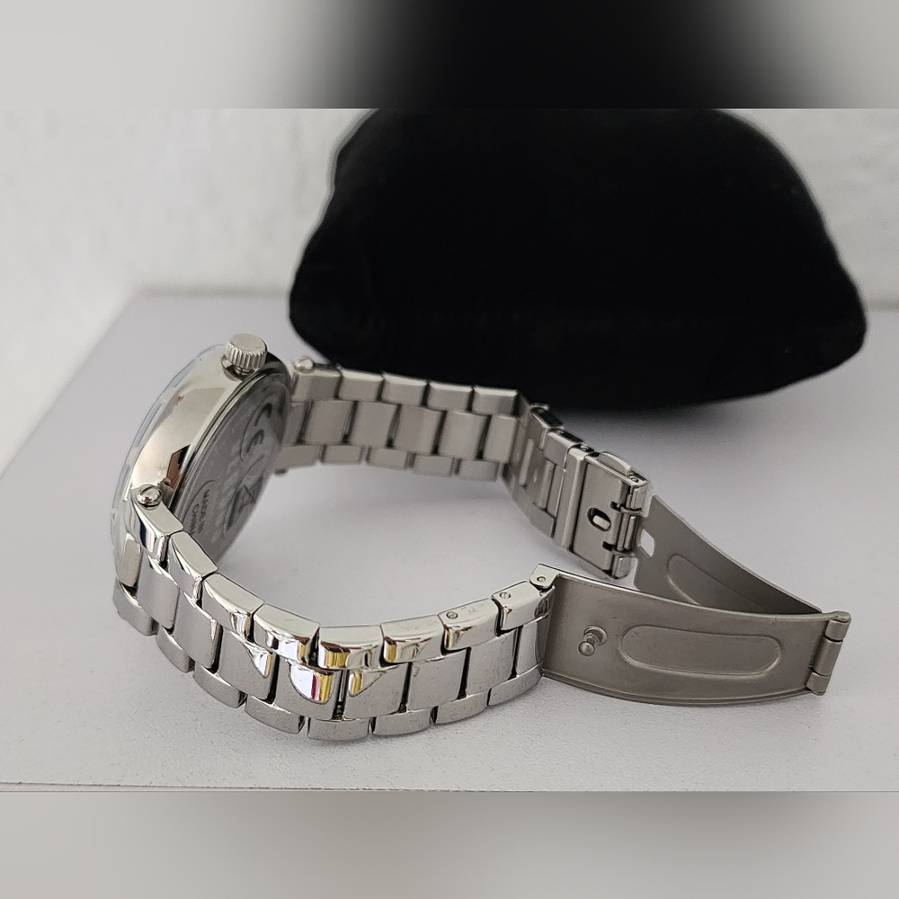 Versus Versace NWT Women's 36MM Stainless Steel Bracelet Watch. - Picture 6 of 16